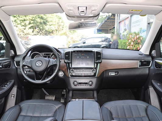 Maximum Power 300-400Ps Car Light Interior Luxury Executive SUV with Automatic Gearbox